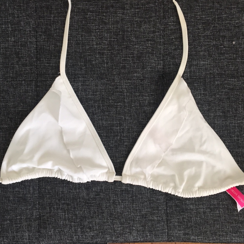 White bikini top!! 👙